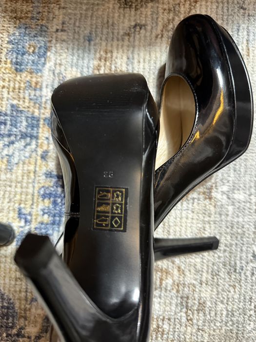 Лачени високи обувки Guess