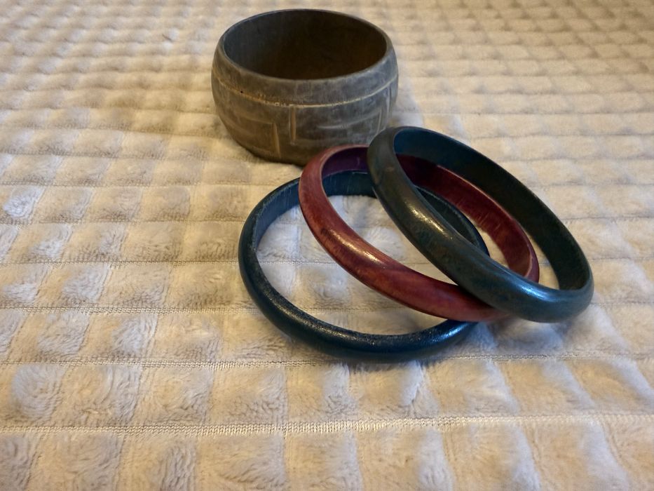 Сет от 3 цветни дървени гривни