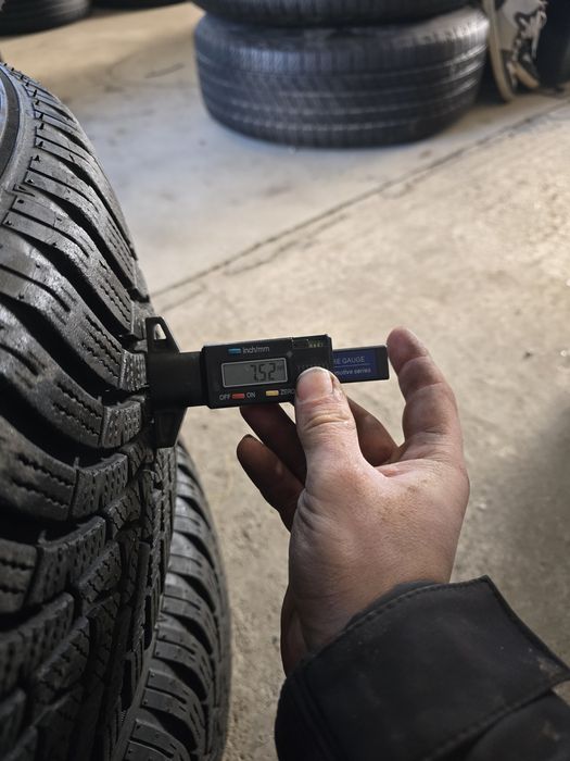 4 Броя 235/65/17 Falken 2x8,5mm 2x7,5mm