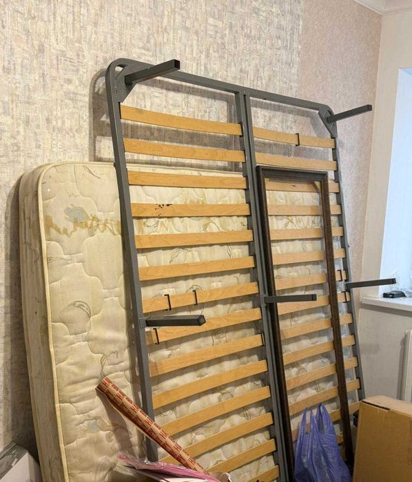 Кровать двухместная и диван