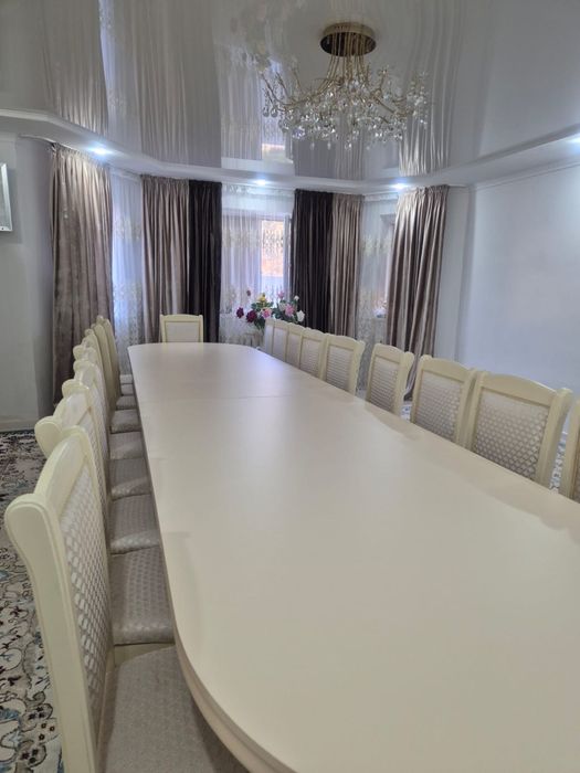 Стол со стульями