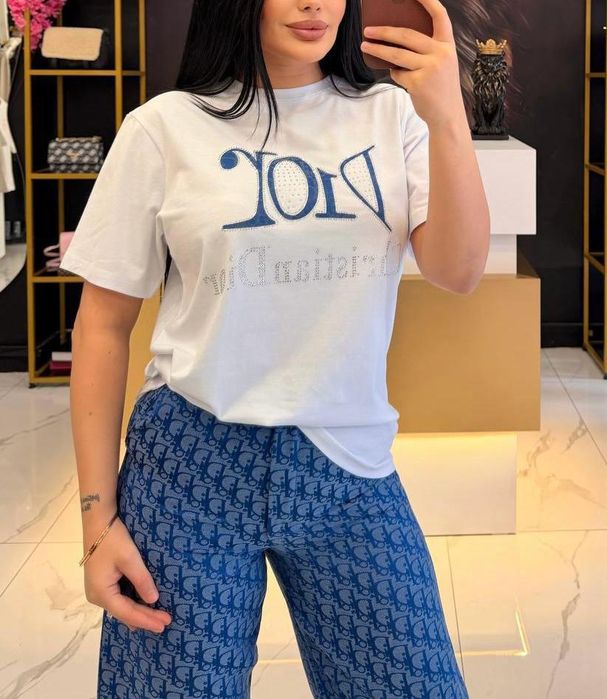 Compleu disponibil în mai multe mărimi S.M.L.Xl
