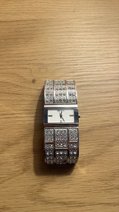 Часовник DNKY.