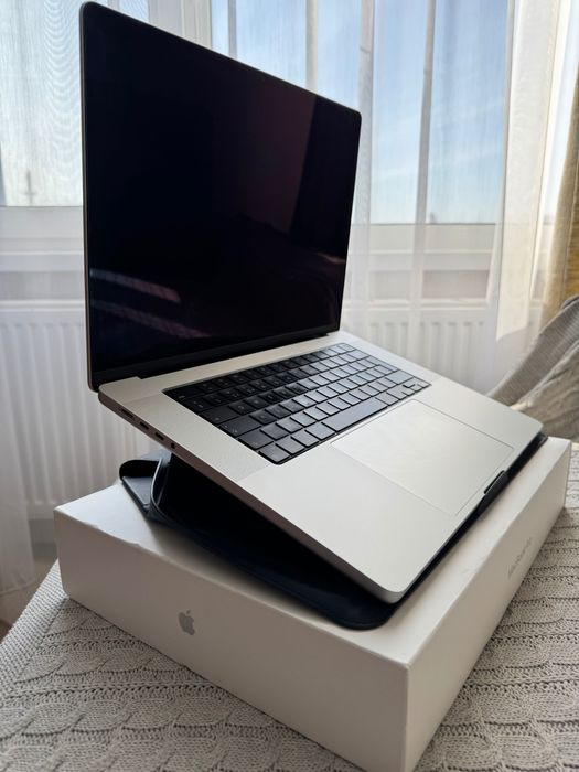 MacBook Pro 16 2021, 16/1 Tb, M1 Pro, Silver + Чехол moft