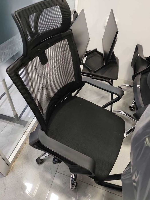 продам офисные кресла сломаные на запчасти