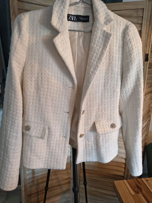 Zara, sacouri noi fără etichetă albe , elegante.