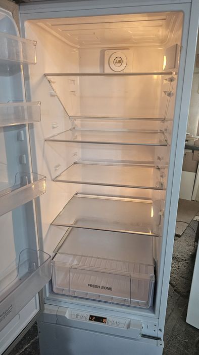 Встраеваемый холодильник Ariston Hotpoint