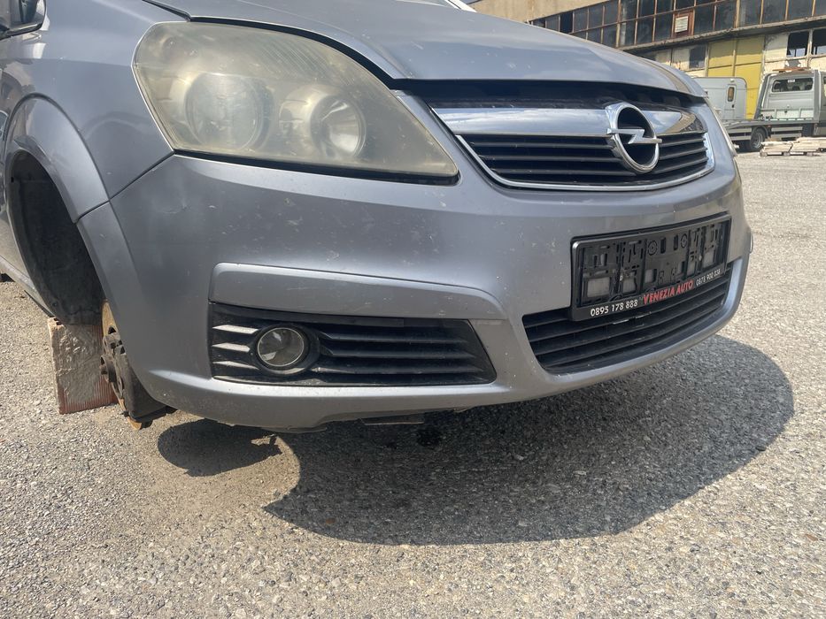 Предна броня за opel zafira B опел зафира
