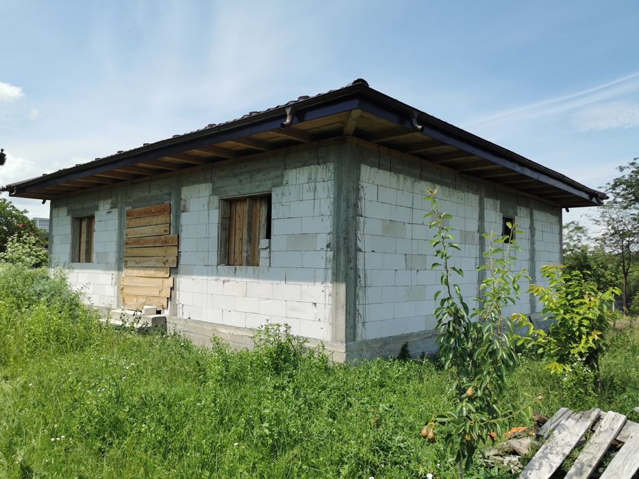 Casa de vânzare în sat horlesti com. rediu