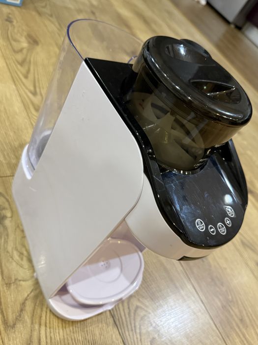 Vând espressor automat pentru prepararea laptelui praf, marca Danesso, modelul GS-802.