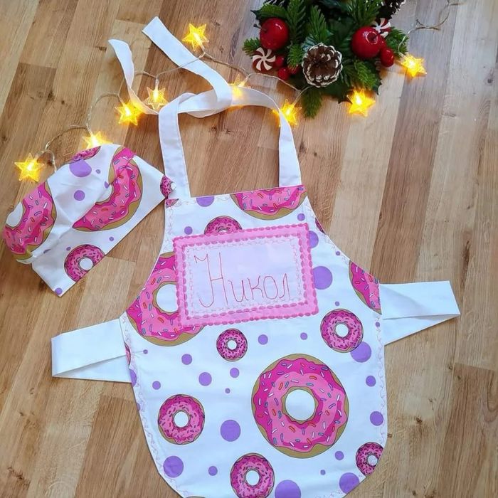 Детски комплект от престилка и шапка