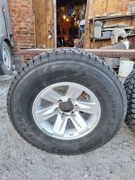 Продам шины с дисками,  можно без дисков.