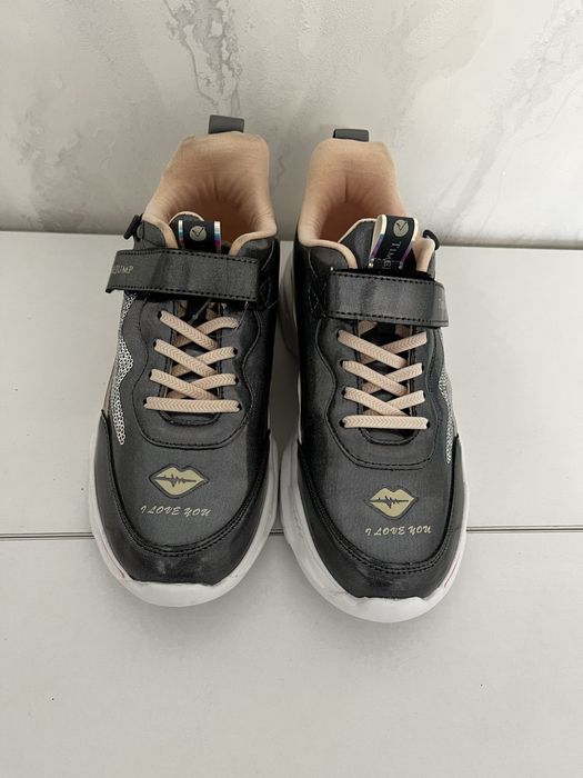 Кроссовки новые