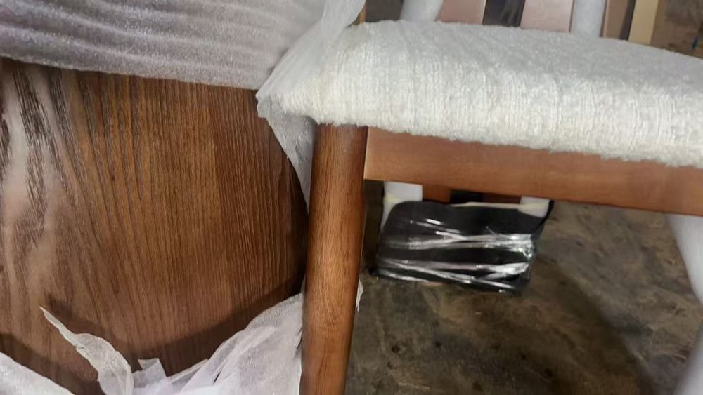 Продам круглый стол с 4 стульями