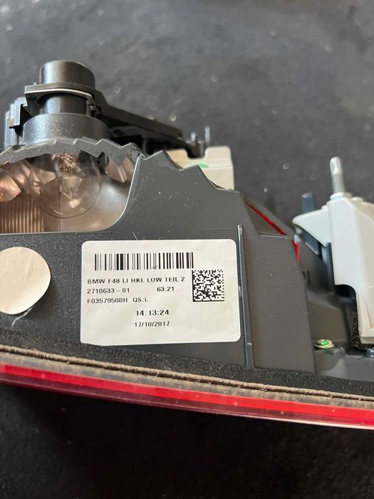 Tripla triple stop lampa stanga dreapta haion hayon portbagaj BMW X1 F48 cod 2710633 2710634