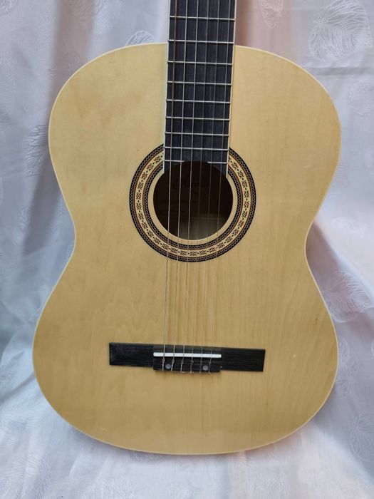 Класическа китара Almeria CG-390.