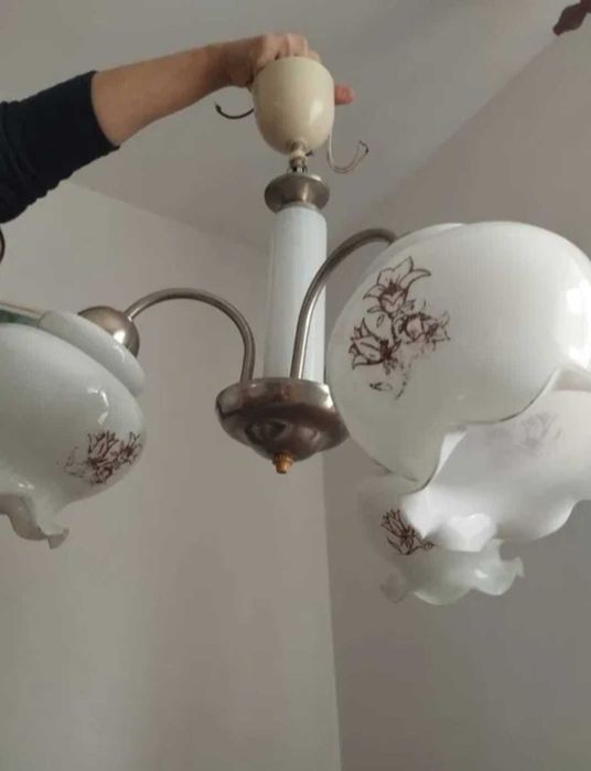 Vând lustră cu trei becuri. Dărmănești Suceava