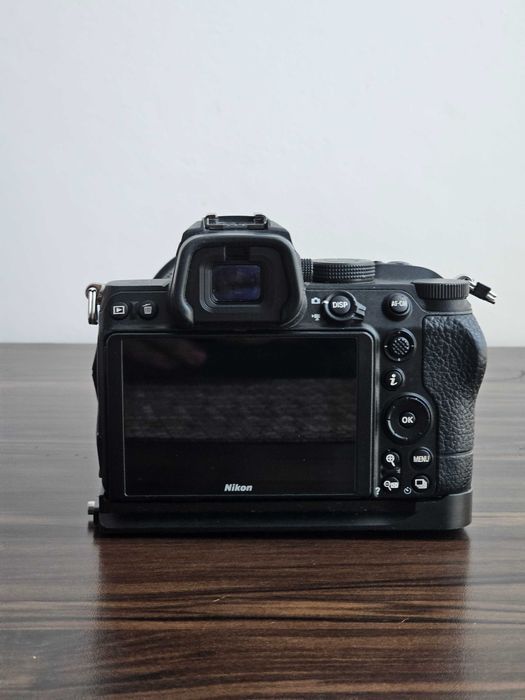 Nikon Z5 full frame body fara lentila