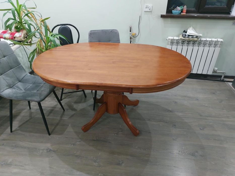 Продам стол в гостиную