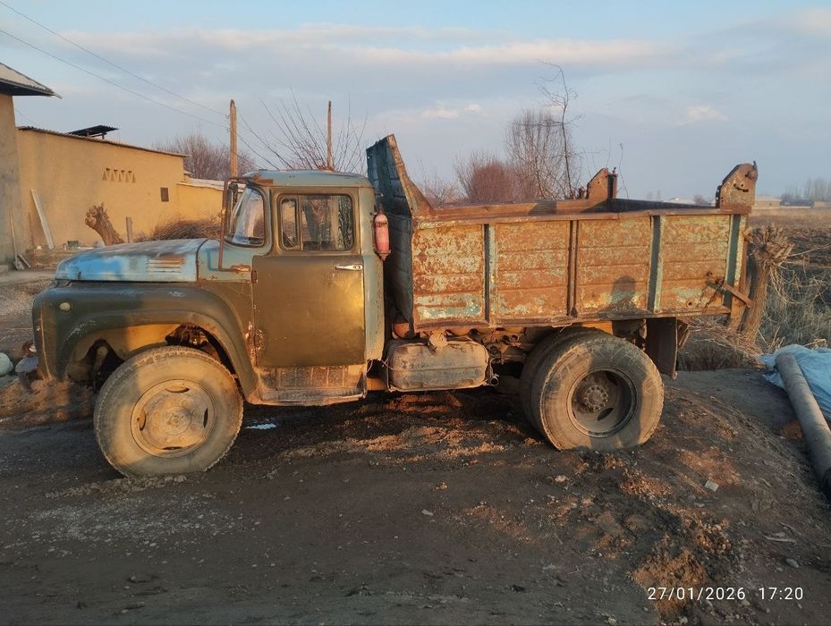 Zil mashinasi sotiladi