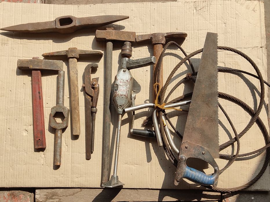 Продам Кирку, ножовки.