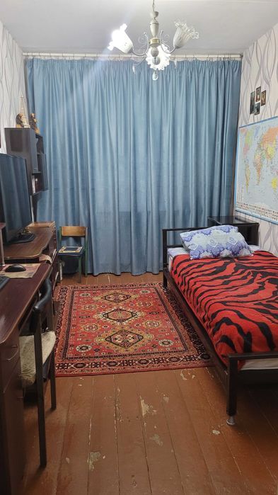 UY SOTILADI SROCHNO ! 2-Xona, 3-qavat , 3 mkr,  Zarafshon.