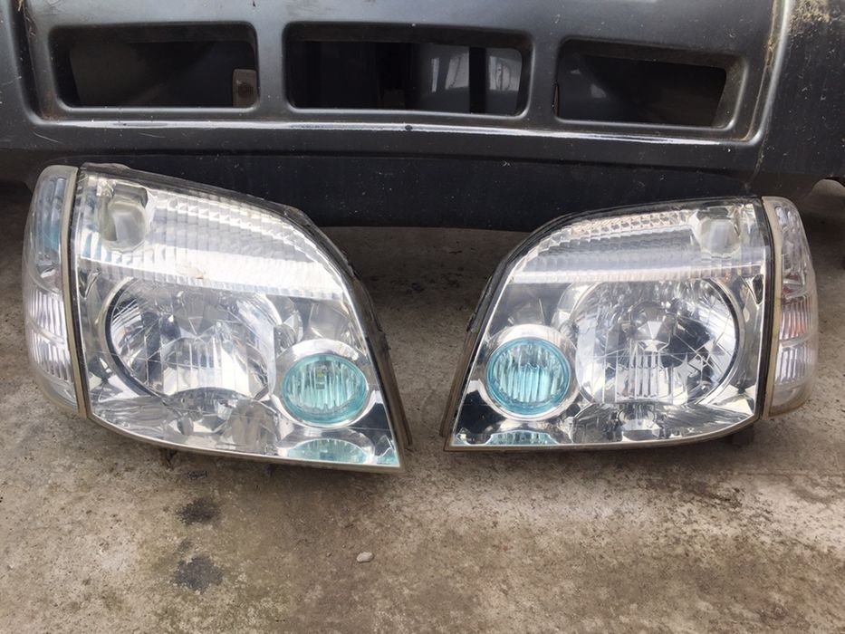 Faruri St/Dr Nissan Xtrail (europa) pret 400 lei buc complect