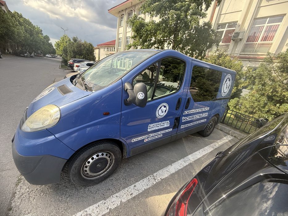 Opel vivaro 2.0 8+1