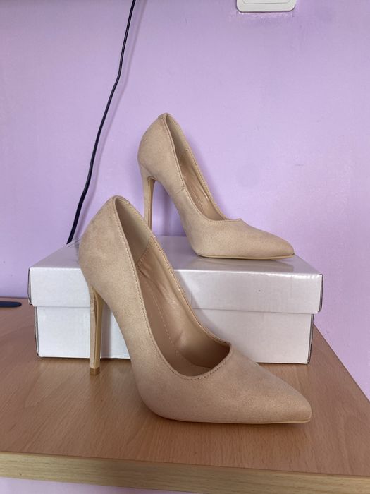 Обувки на висок ток