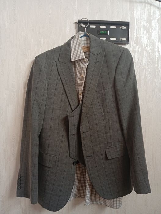 Kostyum shim sotiladi 48 razmeri