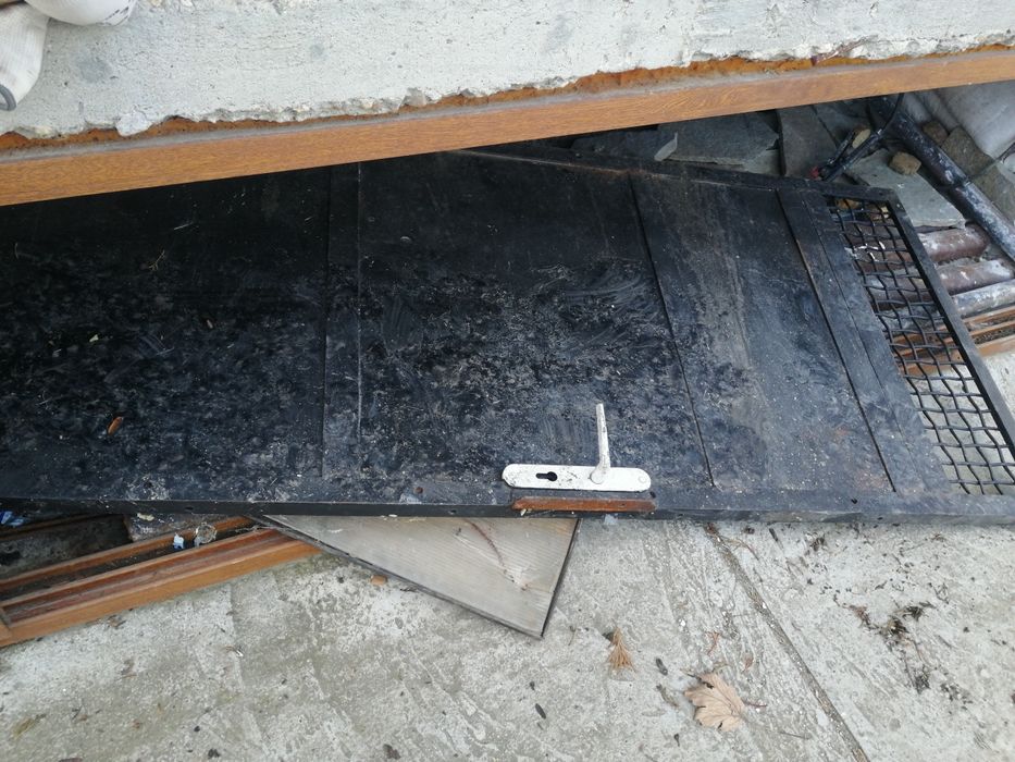 Желязна врата с каса