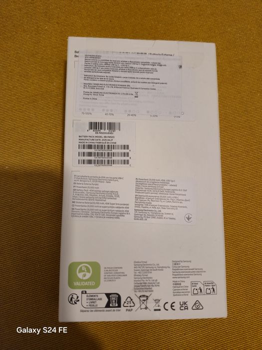 Vând baterie externă 20000mAh nouă sigilată.