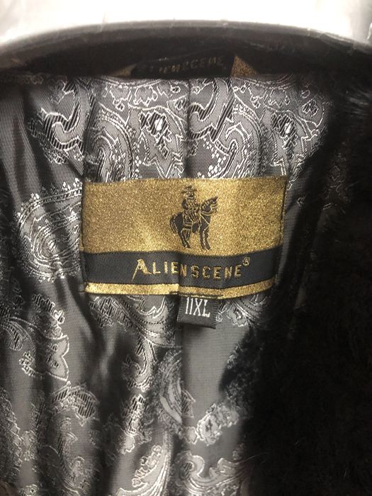 Пальто сотилади