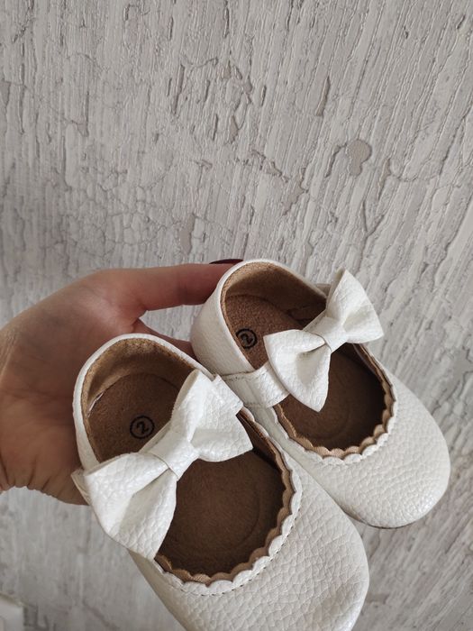 Продам пинетки на девочку