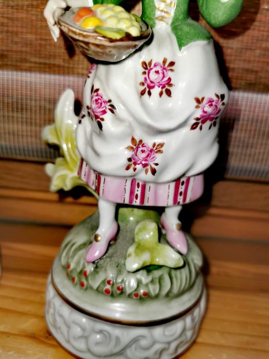 Антикварна фигура на мъж Майсен порцелан колекционерска статуетка 100г