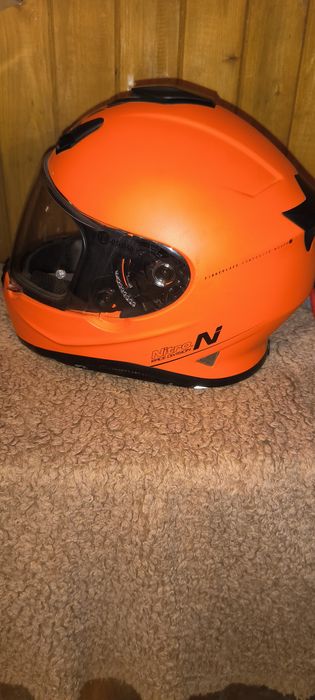 Каска за пистов мотор