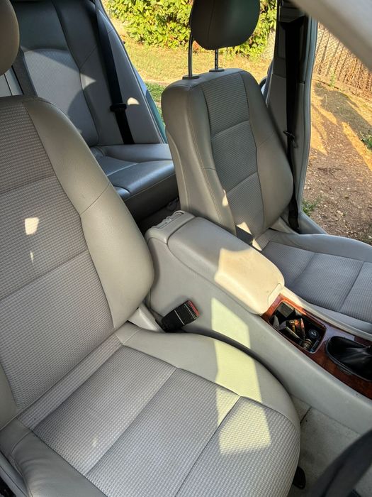 Vând Mercedes C200