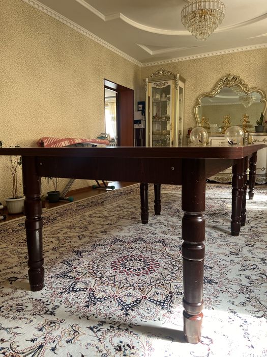 Срочно продам стол в гостинную