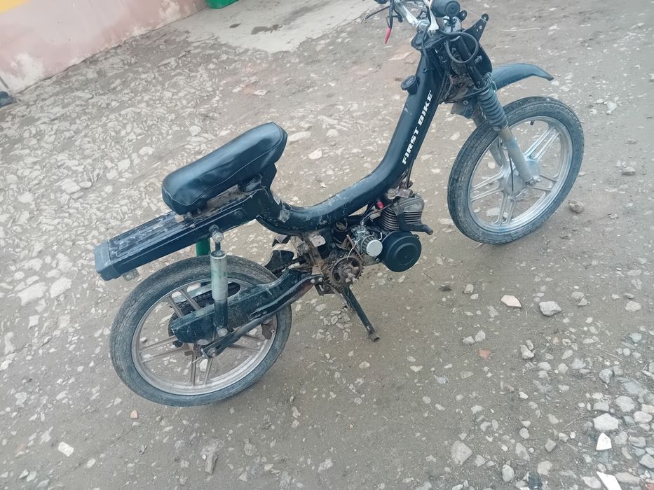 Vând first bike .