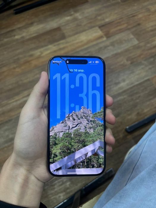 iPhone 15 pro, black