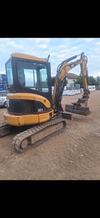 Miniexcavator Caterpillar 2005 – 3.200 kg, senile aproape noi