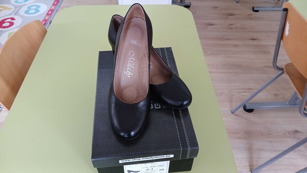 Дамски кожени обувки за пролет-есен