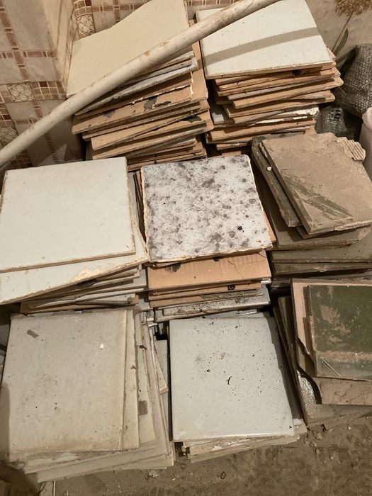 Отдам даром керамическую плитку