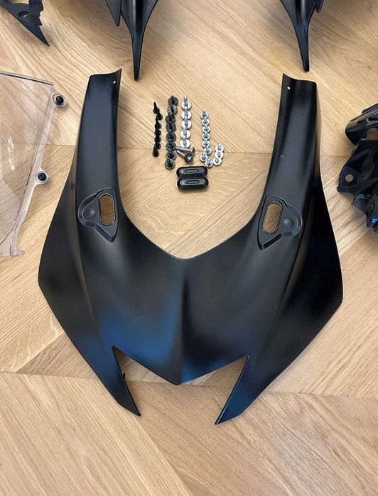 YAMAHA R6 - Pachet COMPLET CARENE NEGRE OEM Yamaha YZF-R6 RJ27 + accesorii + componente montaj (inclus)