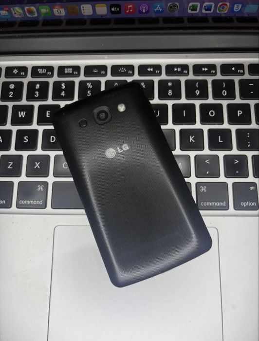 Телефон для связи lg l60