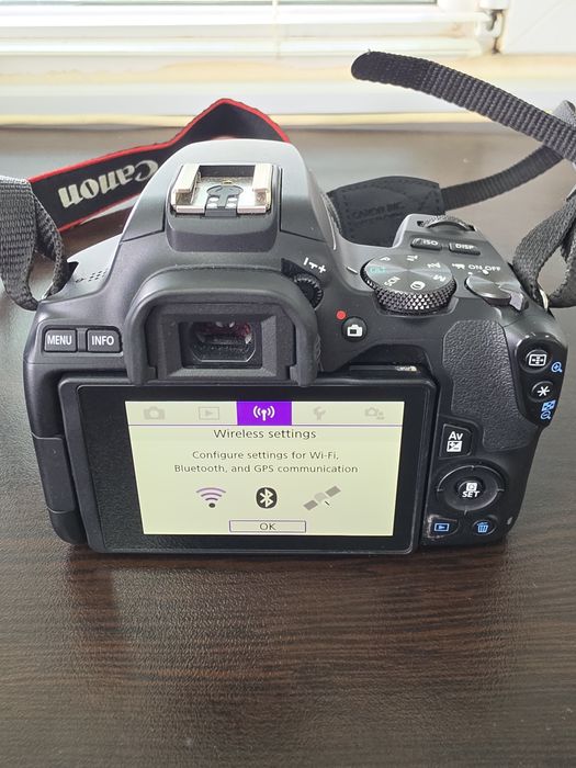 Фотоапарат : Canon EOS 250D