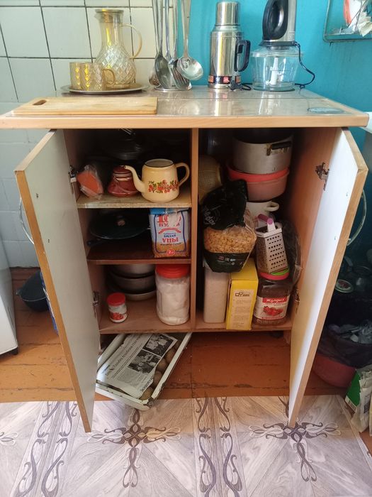 Продам стол  кухонный ( дерево )