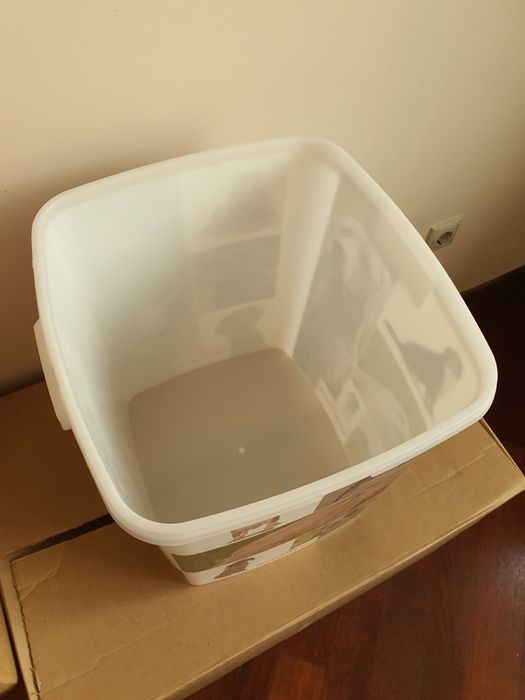 Контейнер для корма