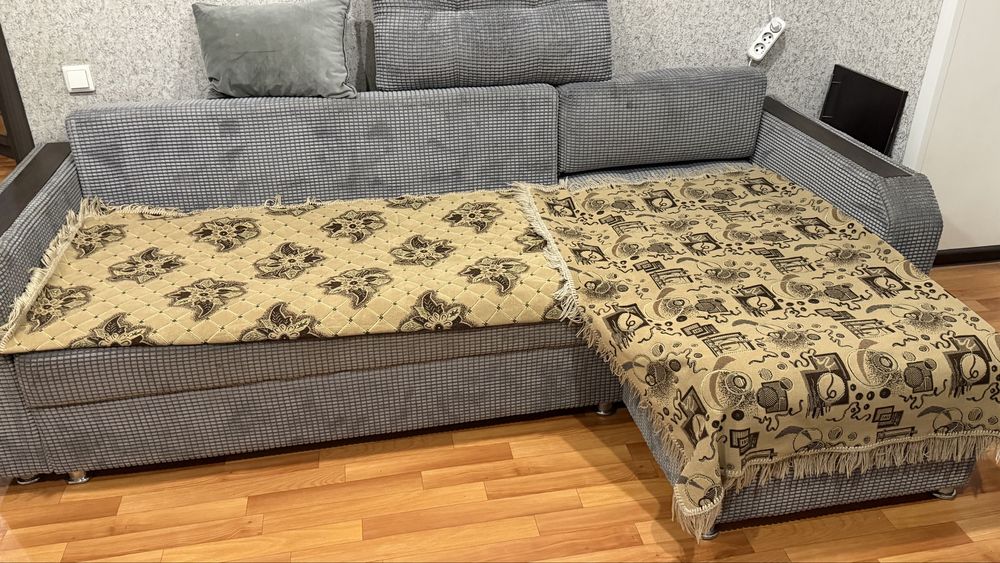 Продам диван с подушками диван с поворотом