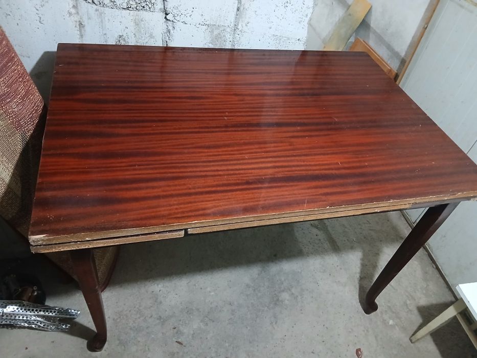 Vând urgent masa extensibilă 12 persoane